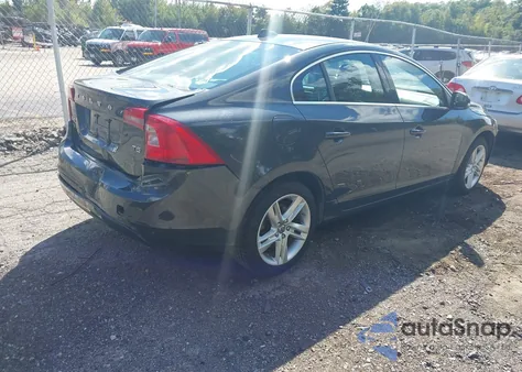 2015 Volvo S60 T5 Platinum из США, поврежденный, VIN YV140MFM4F1350019